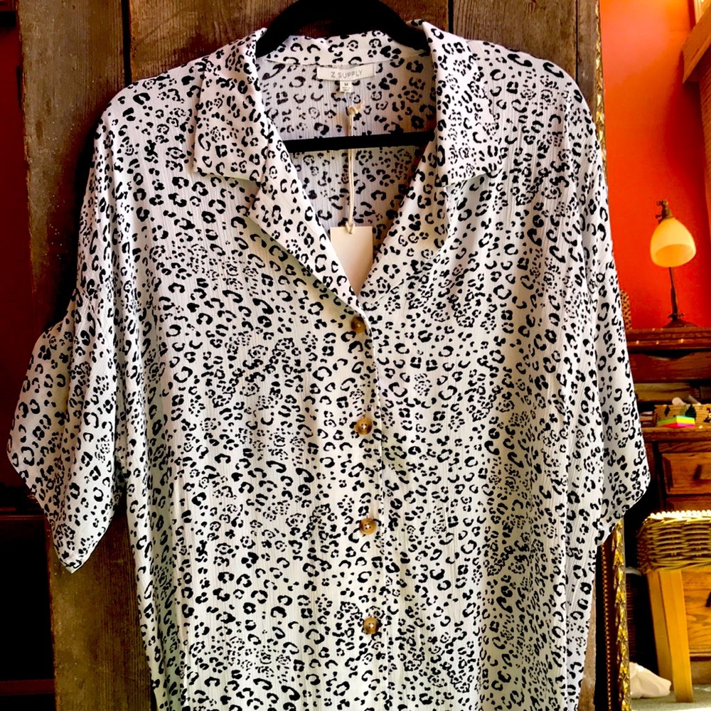 Z supply button up shirt Medium NWT